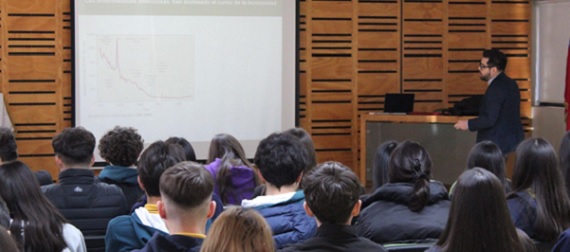 Inicia en colegio de Peñalolén innovador programa que une salud, alimentación y ciencia