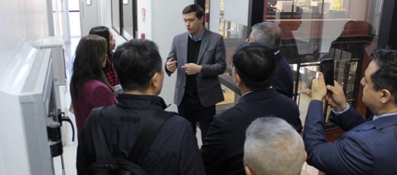 Delegación de la Municipalidad de Beijing conoció las capacidades del IMII en desarrollo de vacunas durante visita al Centro de Innovación UC