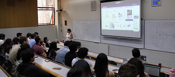 Investigadora de la Universidad de Queensland expuso en la UC sobre nuevo método para optimizar la producción de anticuerpos biespecíficos